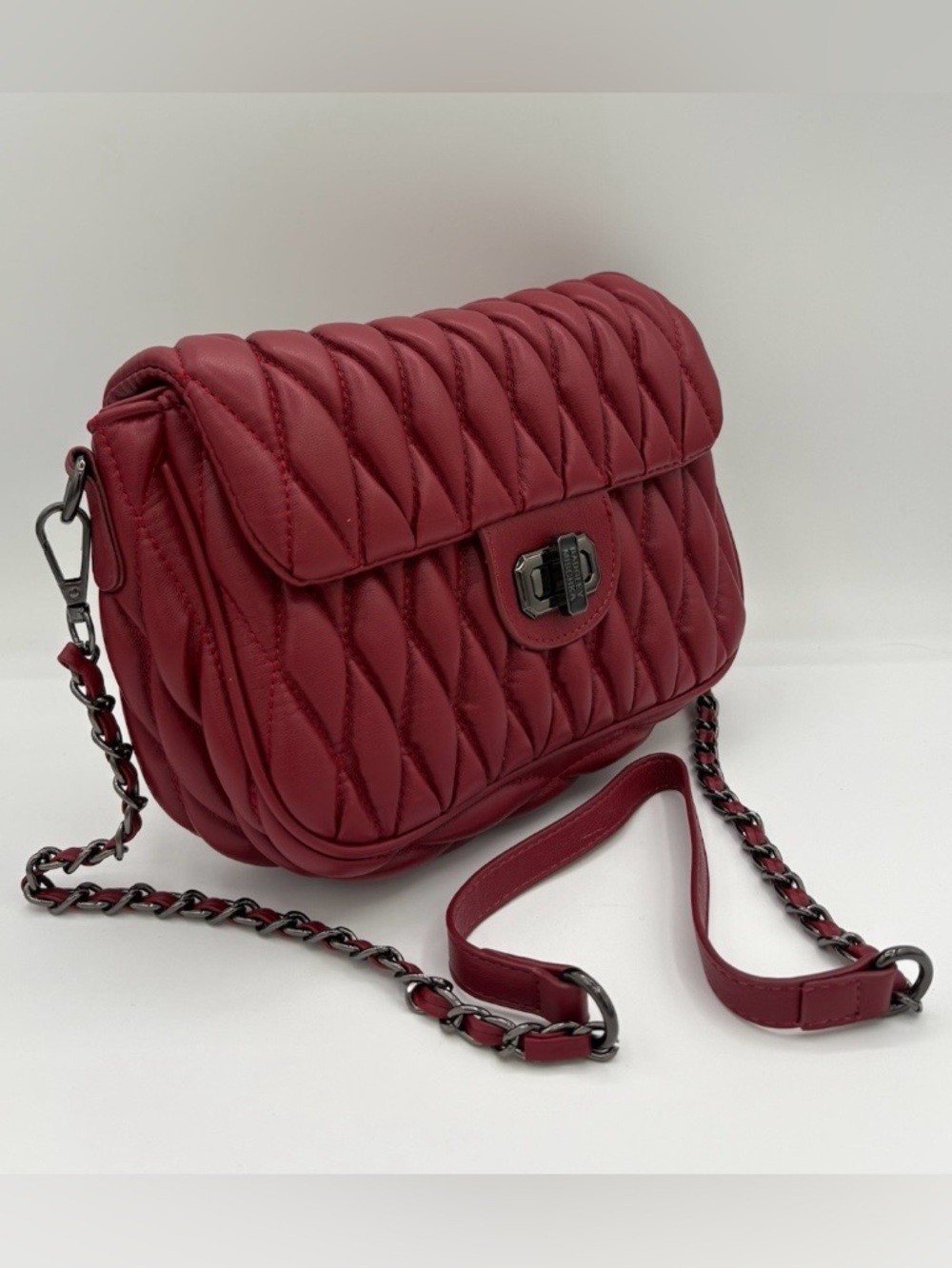 Badgley Mischka NWT Quilted Crossbody Bag in Wine - Picture 4 of 5